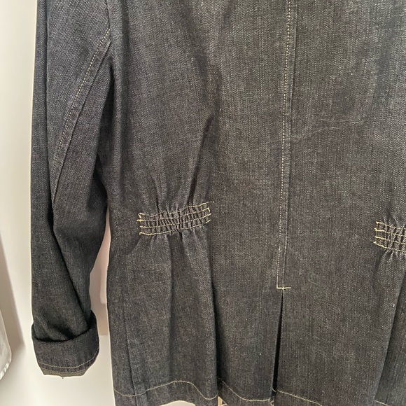 Vintage Gap denim jacket! - Picture 4 of 5